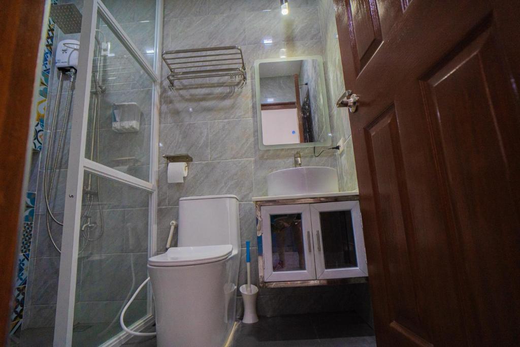 Koupelna v ubytování LacambraHills Studio Olongapo