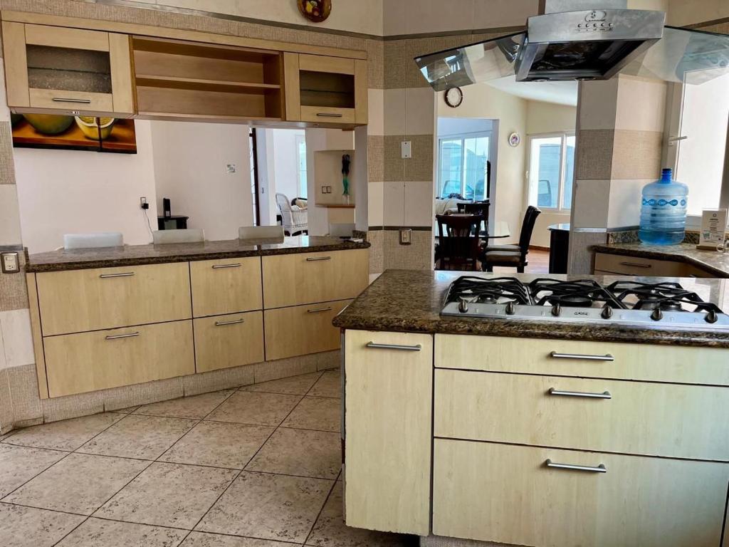 Kuchyň nebo kuchyňský kout v ubytování CASA con alberca, súper ubicación. Puerto de Veracruz