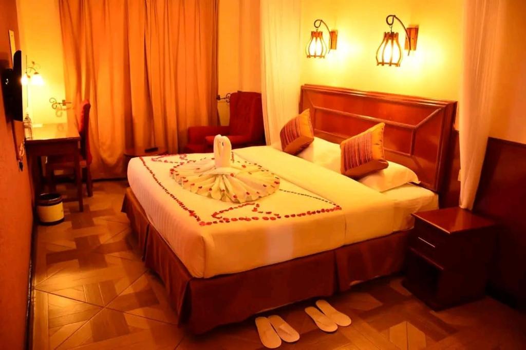 Postel nebo postele na pokoji v ubytování Seasons Airport Hotel, Nairobi