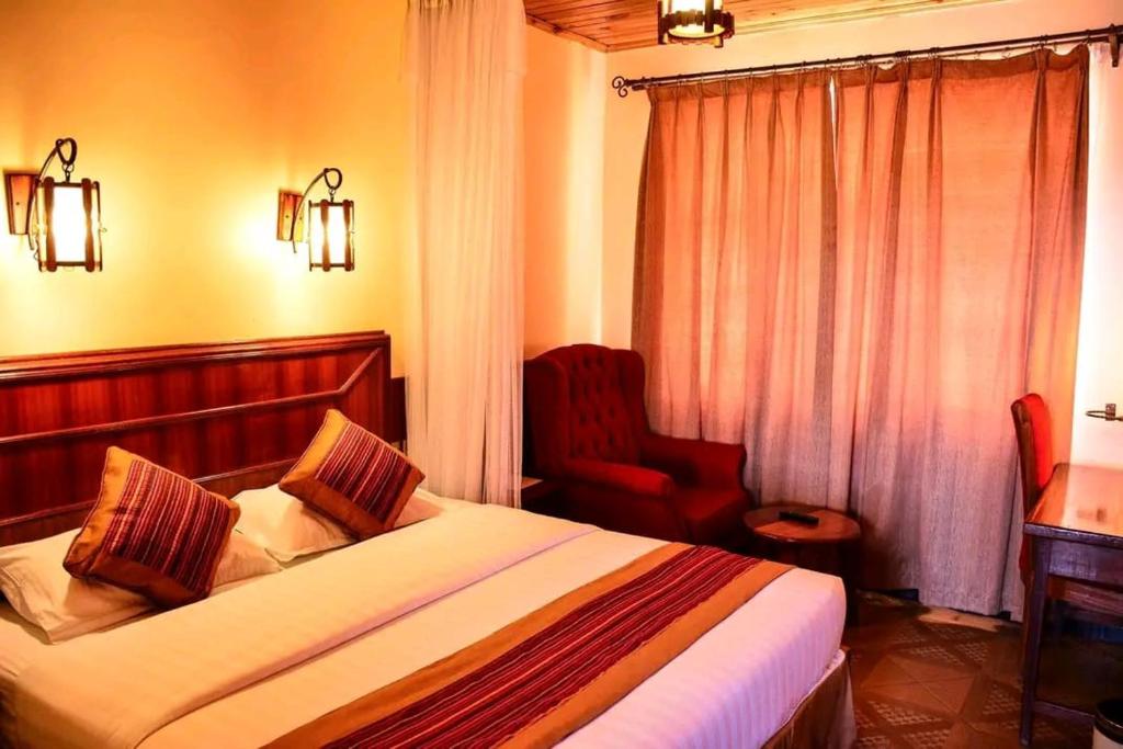 Postel nebo postele na pokoji v ubytování Seasons Airport Hotel, Nairobi
