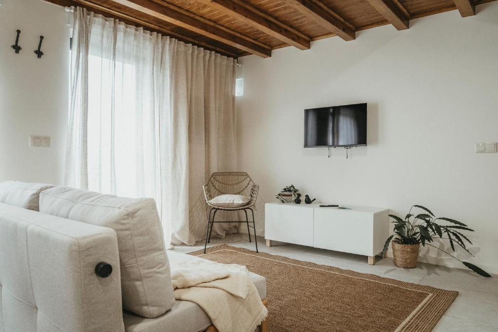 TV a/nebo společenská místnost v ubytování Abrigos do Castelo
