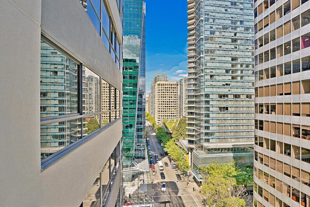 Gallery image of Skyline Serenity Elegant 2BR with City Vibes in Vancouver