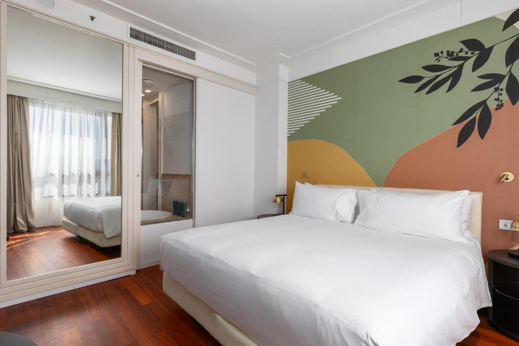Postel nebo postele na pokoji v ubytování DoubleTree by Hilton Florence Metropole