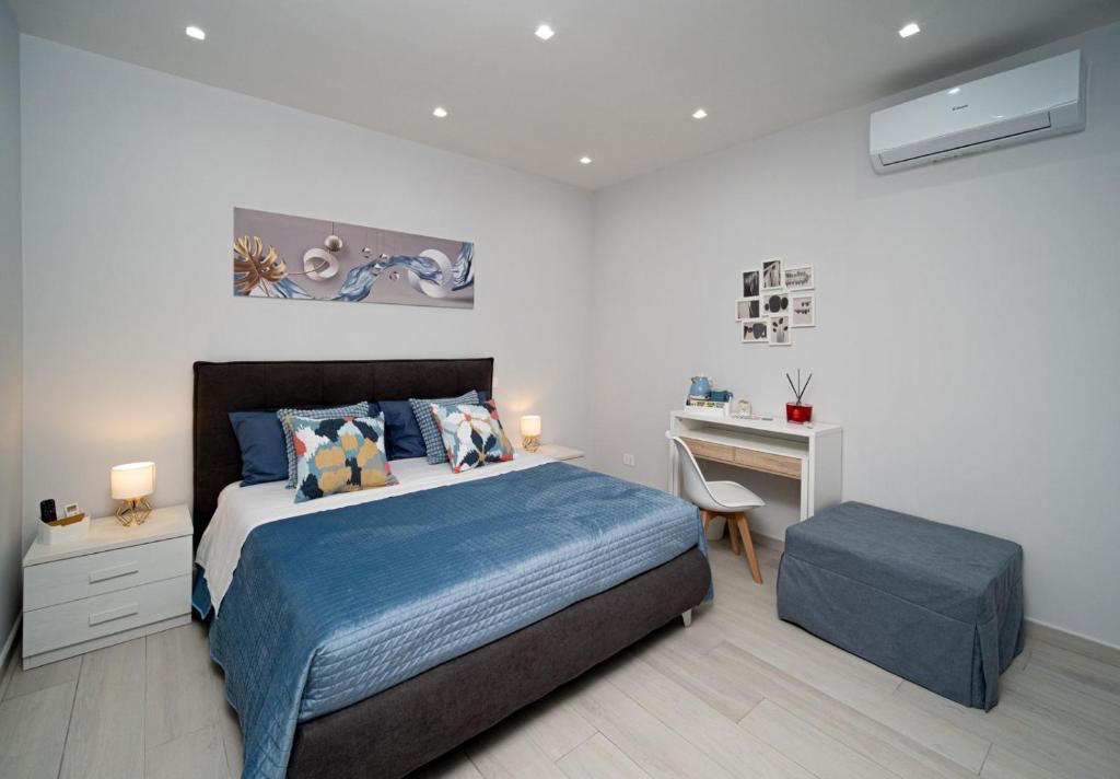 a bedroom with a large bed and a desk at Margiò Bed and Breakfast in Fiumicino