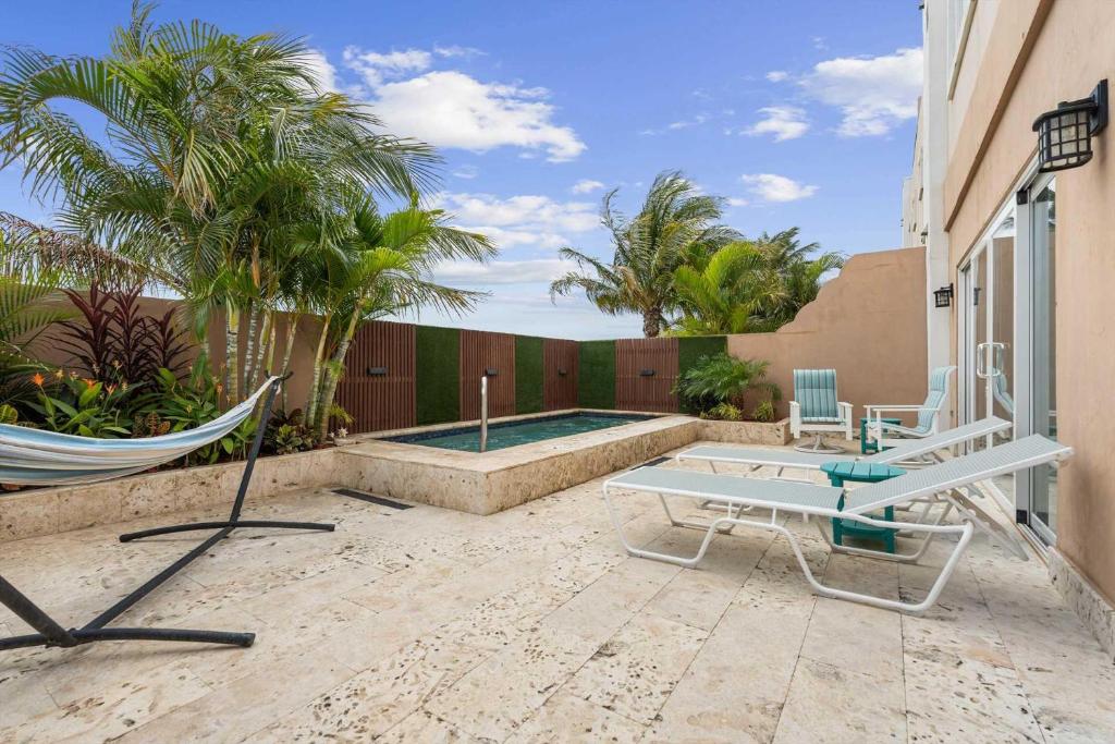 Gambar di galeri bagi Beach View - Blue Ocean View townhome - LV18th di Palm-Eagle Beach