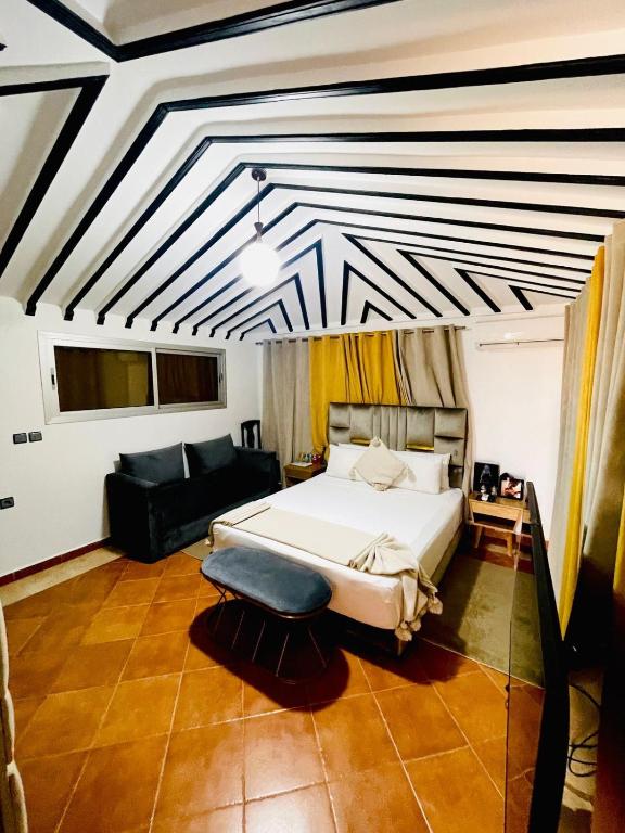 Postel nebo postele na pokoji v ubytování RIAD DOUIRTNA