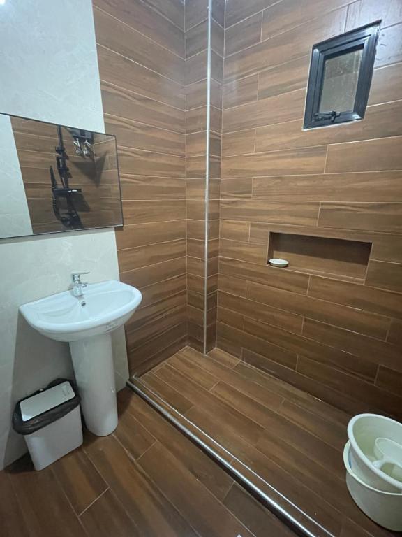Koupelna v ubytování MaNel Guest House Hotel