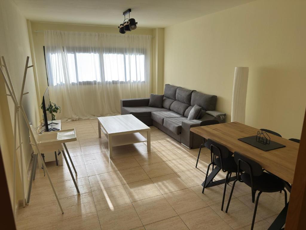 COZY MODERN 3 Bedroom Apartment