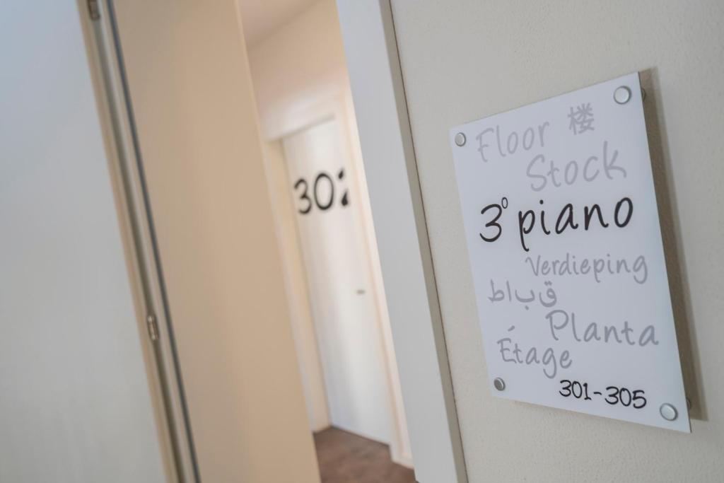 Certifikát, hodnocení, plakát nebo jiný dokument vystavený v ubytování Stay COOPER l Capitol Rooms