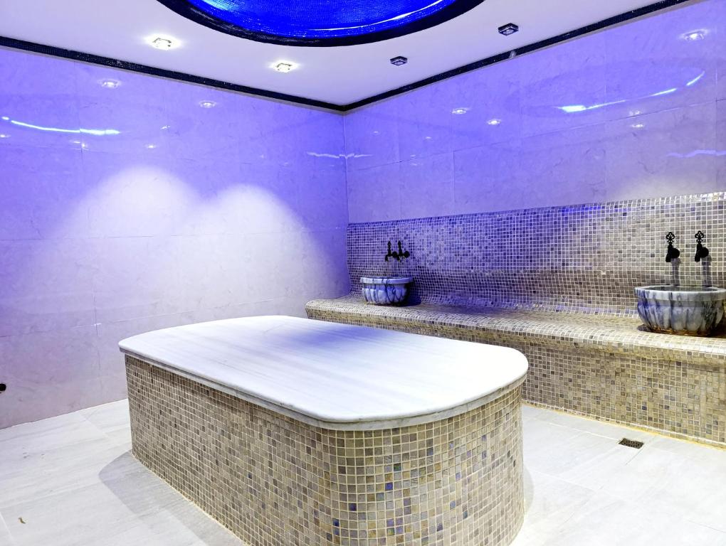 Alis Hotel tesisinde bir banyo