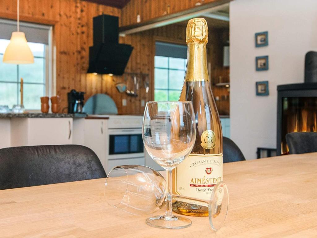 Nápoje v ubytování 12 person holiday home in Harboøre-By Traum