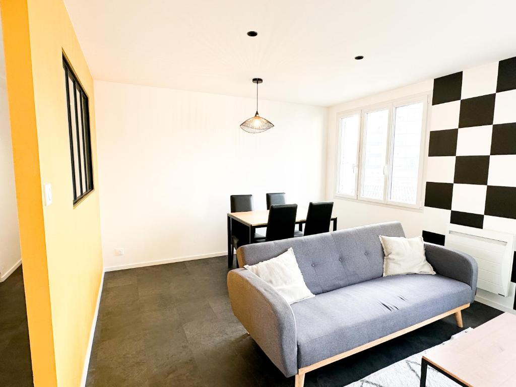 Posezení v ubytování COLIVING - WIFI - TV - Proche TRAM - L'ESCALE PARTAGEE