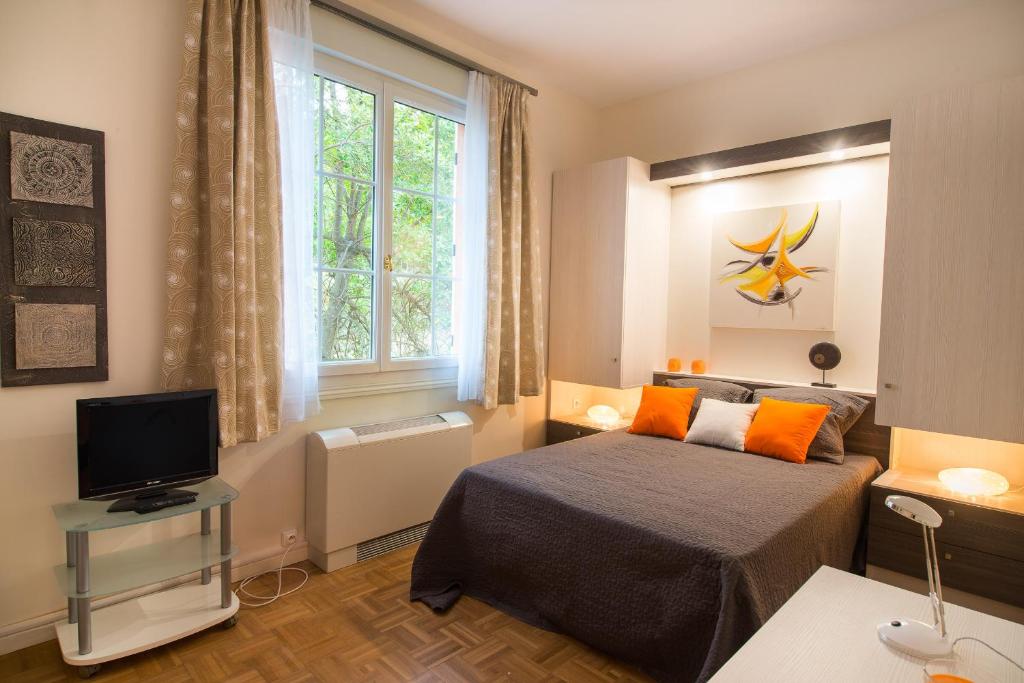 TV a/nebo společenská místnost v ubytování B&B Le Logis Du Mas
