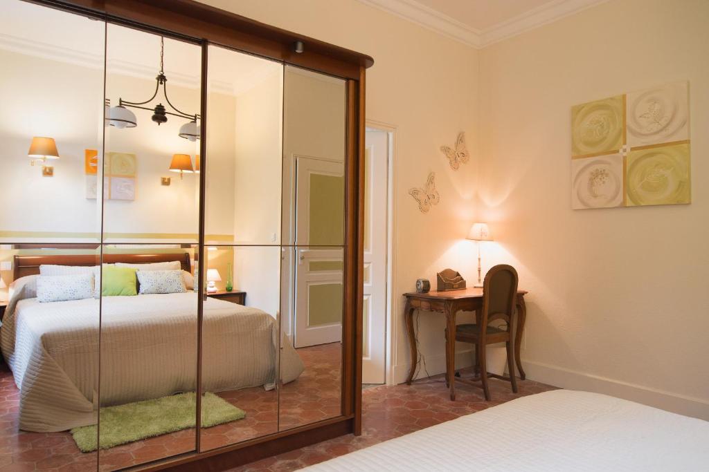 Postel nebo postele na pokoji v ubytování B&B Le Logis Du Mas