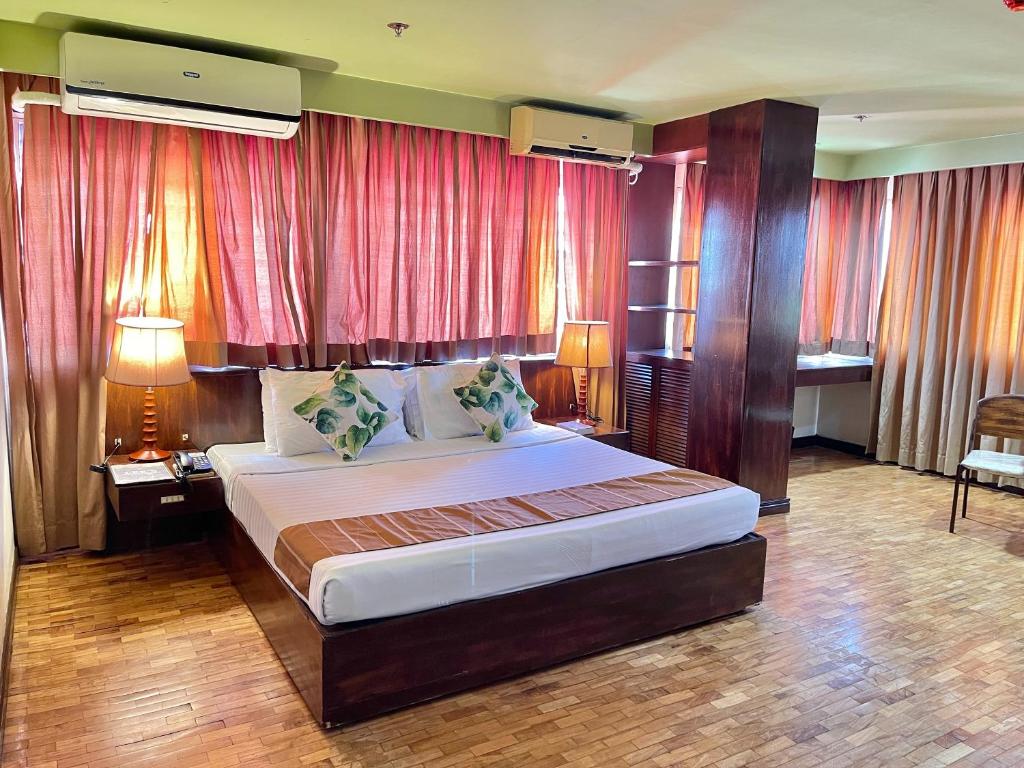 Postel nebo postele na pokoji v ubytování The VIP Hotel