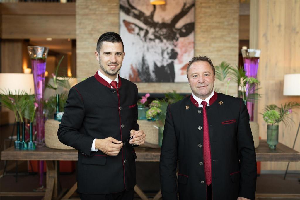 Zamestnanci ubytovania Kempinski Hotel Das Tirol