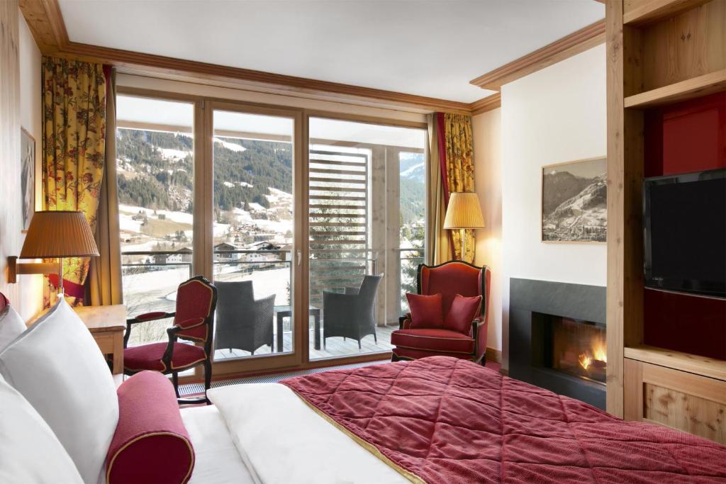 Posteľ alebo postele v izbe v ubytovaní Kempinski Hotel Das Tirol