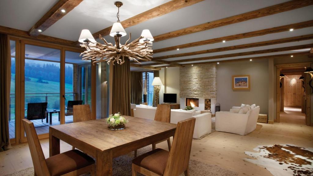 Posedenie v ubytovaní Kempinski Hotel Das Tirol