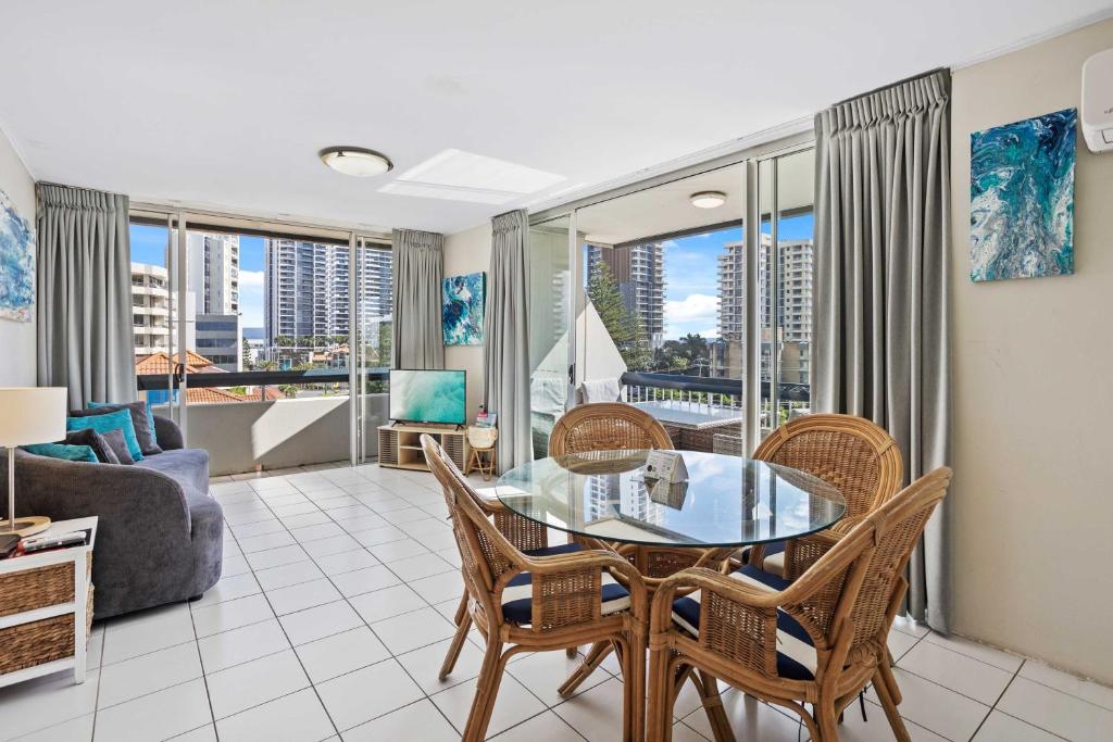 Beachfront Hi Ho Beach Apartments on Broadbeach - Apartamento De Dos Habitaciones