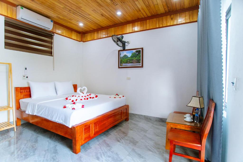 Phòng Có Giường Cỡ King Nhìn Ra Hồ Bơi