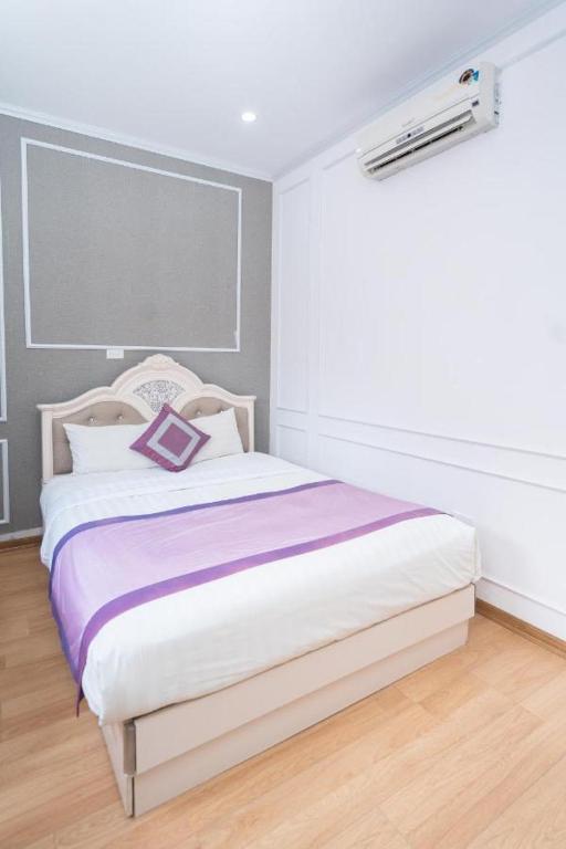 Postel nebo postele na pokoji v ubytování Hanoi 0riental Hotel