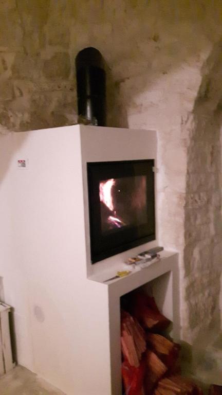 A television and/or entertainment centre at Trulli Spinosa
