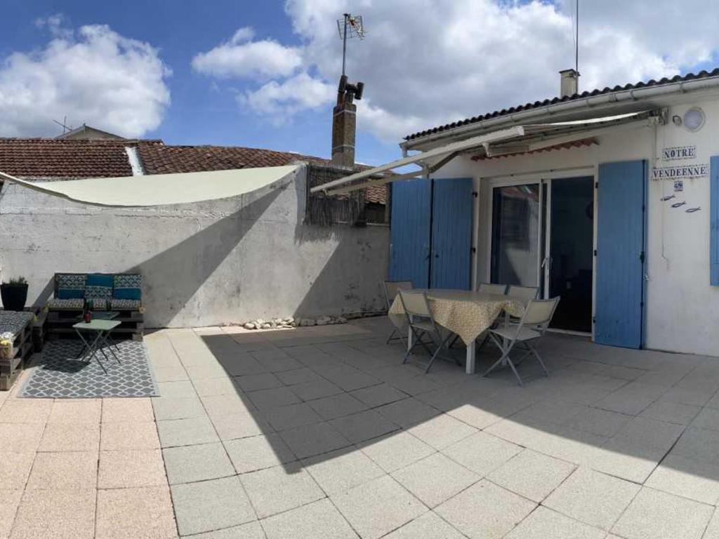 Photo de la galerie de l'établissement Maison en Centre Bourg à 200m de la Plage, 5-6 pers., Terrasse, Wi-Fi, Parking - FR-1-476-199, à La Faute-sur-Mer