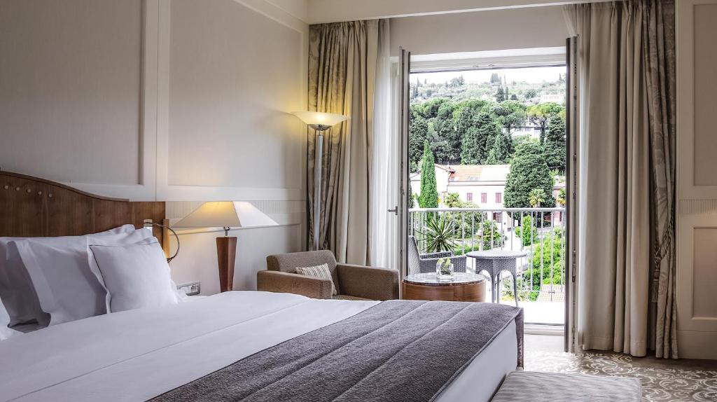 Postel nebo postele na pokoji v ubytování Hotel Kempinski Palace Portorož