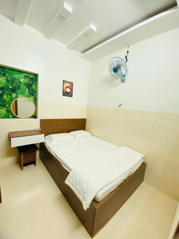 Postel nebo postele na pokoji v ubytování Motel TRUNG HẬU