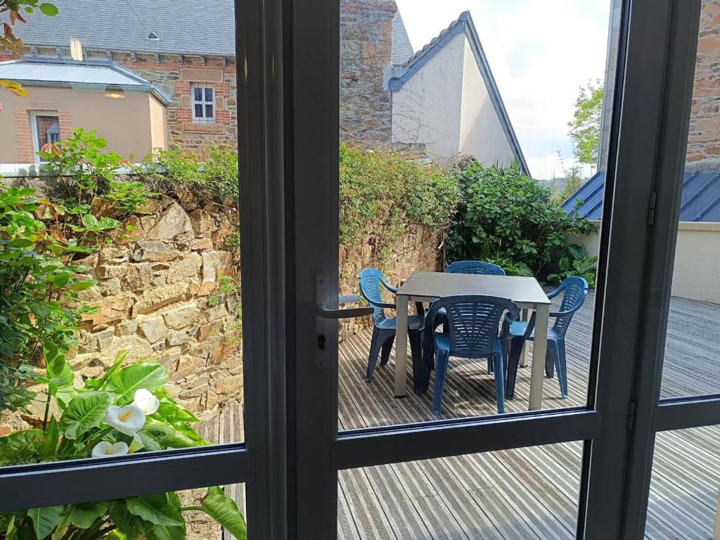 Photo de la galerie de l'établissement Maison 5 pers avec terrasse et vue mer à Perros-Guirec - FR-1-368-461, à Perros-Guirec