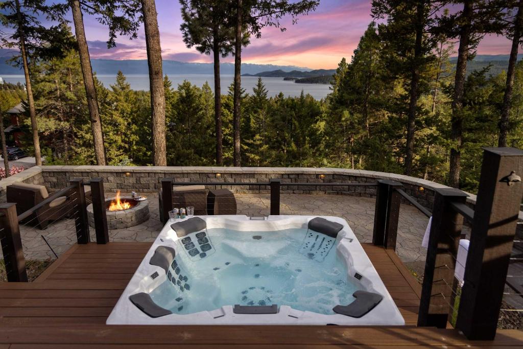 Φωτογραφία από το άλμπουμ του Eagles Nest - Hot Tub & Lake Views σε Somers