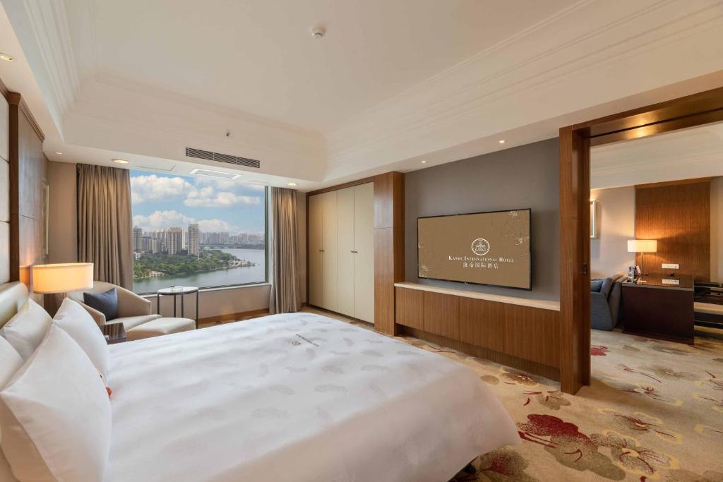 Postel nebo postele na pokoji v ubytování Huizhou Kande International Hotel