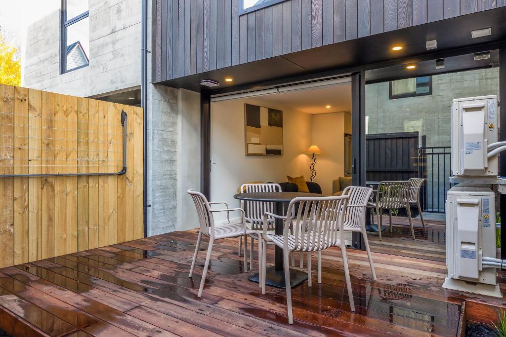 Luxe and Location - Resim 14