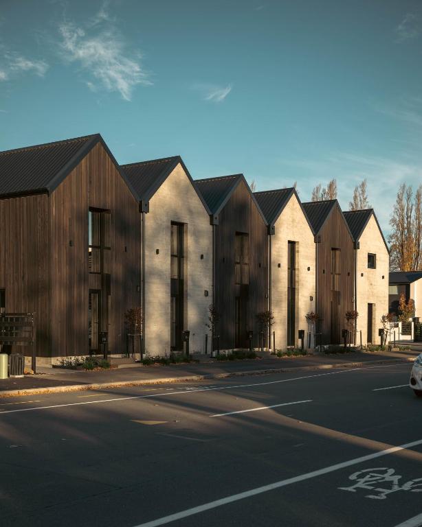 Luxe and Location - Resim 12