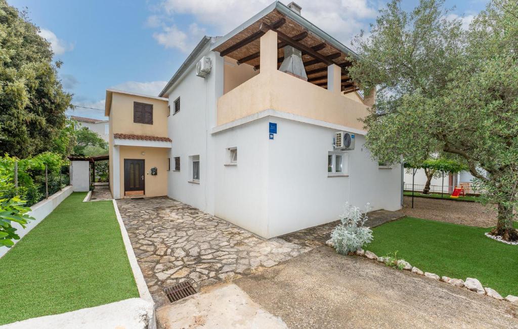 Awesome Apartment In Biograd Na Moru With Wifi