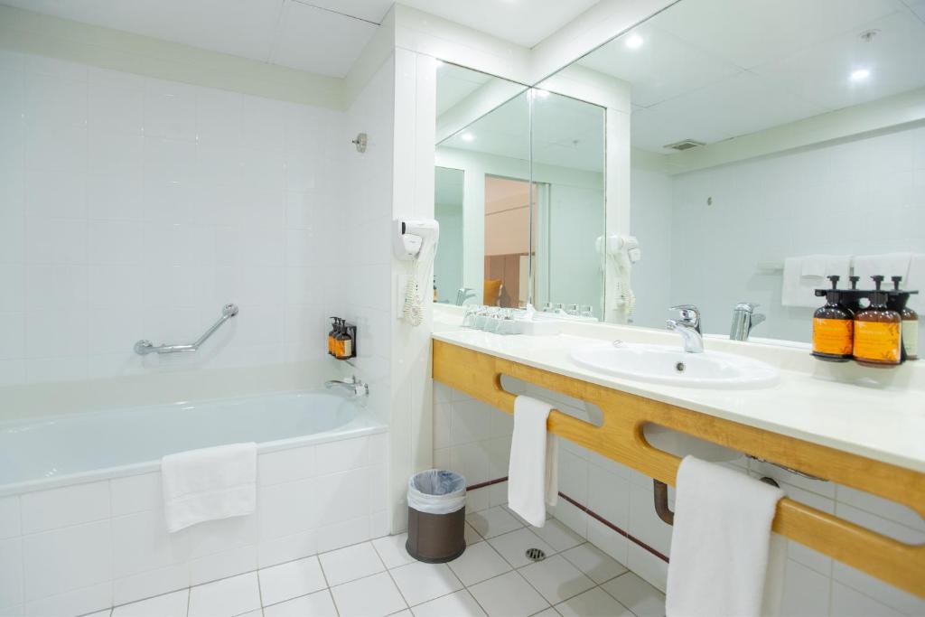 James Cook Hotel Grand Chancellor photo