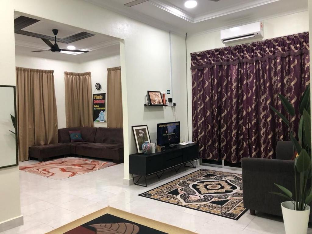 Χώρος καθιστικού στο Homestay Tanah Merah D'Domis Homestay Cek Su