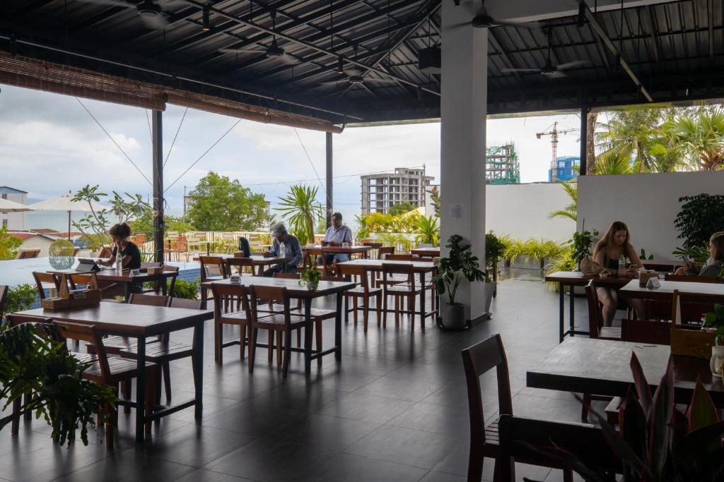 Restaurace v ubytování Onederz Sihanoukville - 10 mins walk from the Tourism Pier