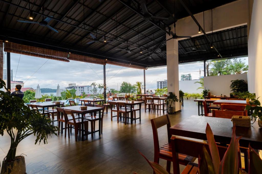 Restaurace v ubytování Onederz Sihanoukville - 10 mins walk from the Tourism Pier