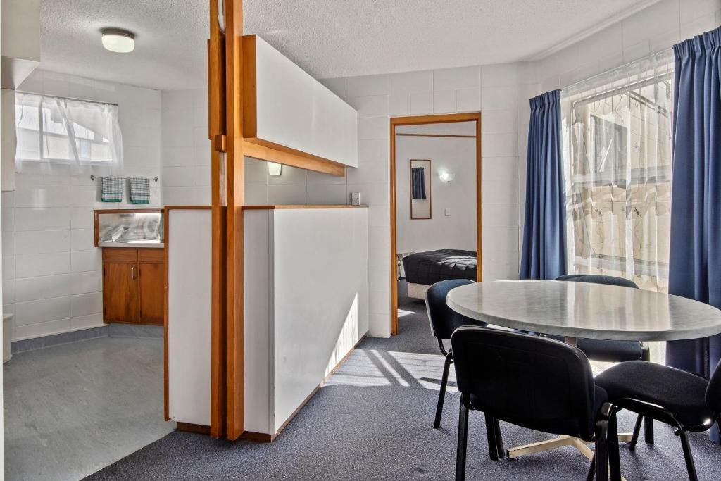 Kuchyň nebo kuchyňský kout v ubytování Motel Six