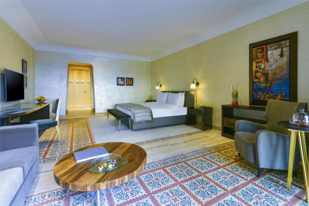 TV a/nebo společenská místnost v ubytování Kempinski Hotel Ishtar Dead Sea