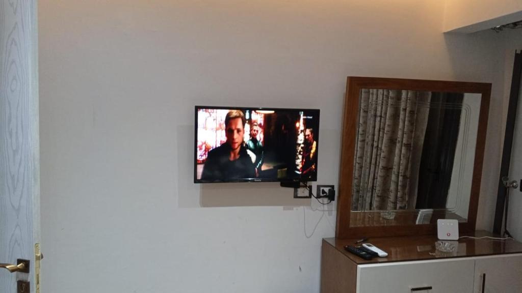 TV a/nebo společenská místnost v ubytování شاليه فندقي هلنان بورفؤادHelnan Hotel Chalet in Port Fouad, Port Said