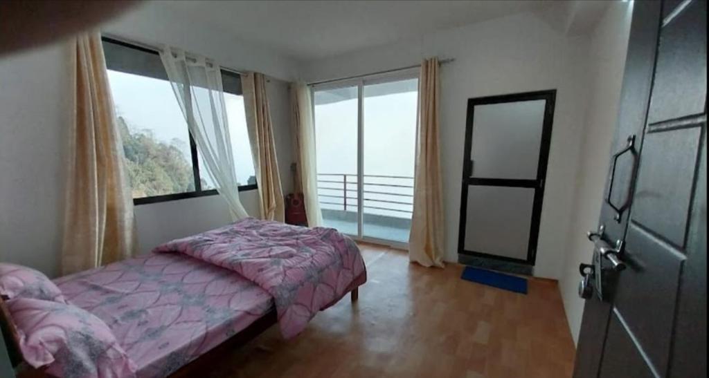Postel nebo postele na pokoji v ubytování Dumfu Homestay