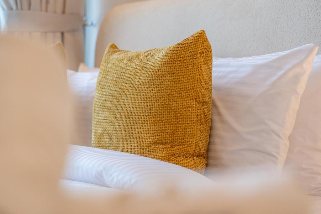 Ein Bett oder Betten in einem Zimmer der Unterkunft Chalet Homes - LUX New Studio With 2 Double Beds in Downtown Dubai