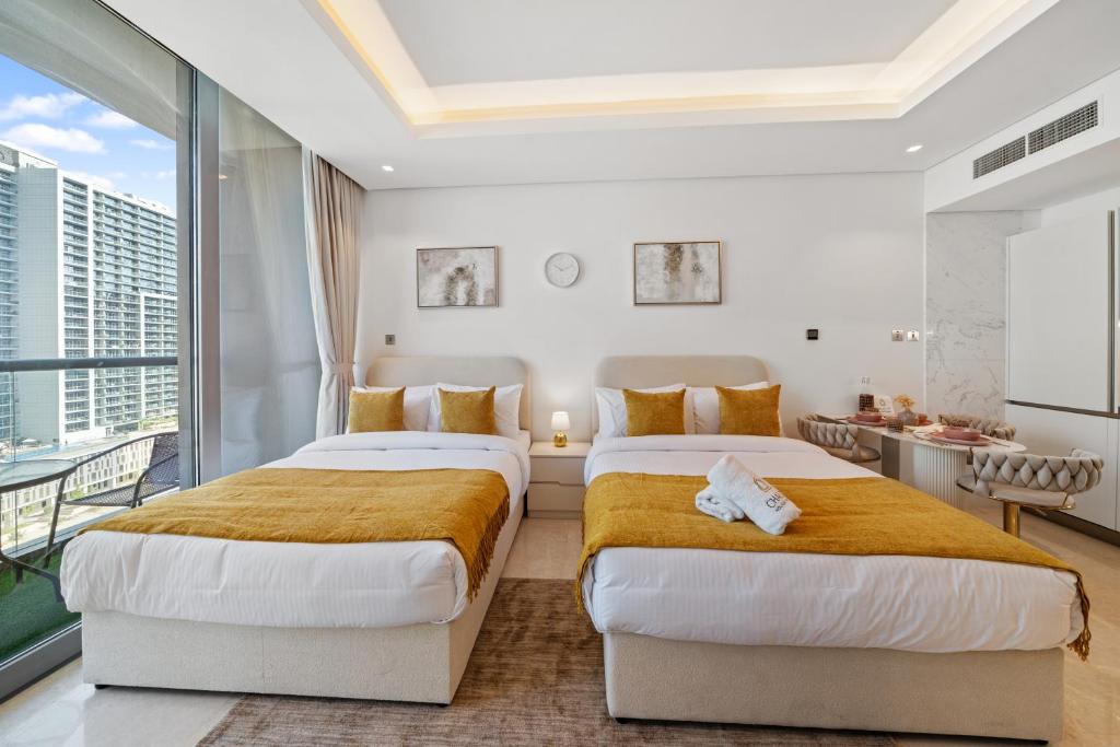 Ein Bett oder Betten in einem Zimmer der Unterkunft Chalet Homes - LUX New Studio With 2 Double Beds in Downtown Dubai