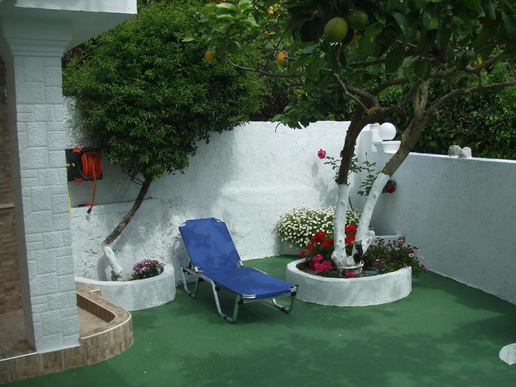 Zahrada ubytování Agathi Beach House (Black Rocks)
