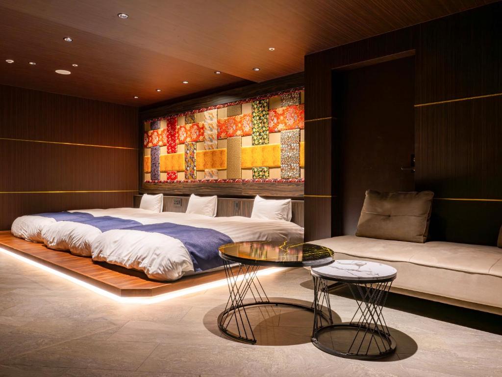 Postel nebo postele na pokoji v ubytování Kobe Port Tower Hotel