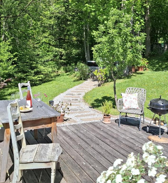 Zahrada ubytování Ferienhaus Lechner für max 10 Personen - Wald und Naturgarten