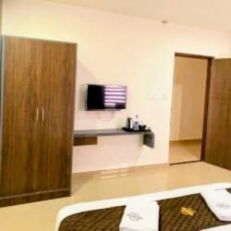 TV a/nebo společenská místnost v ubytování Hotel 'S' IN Ramesh Nagar