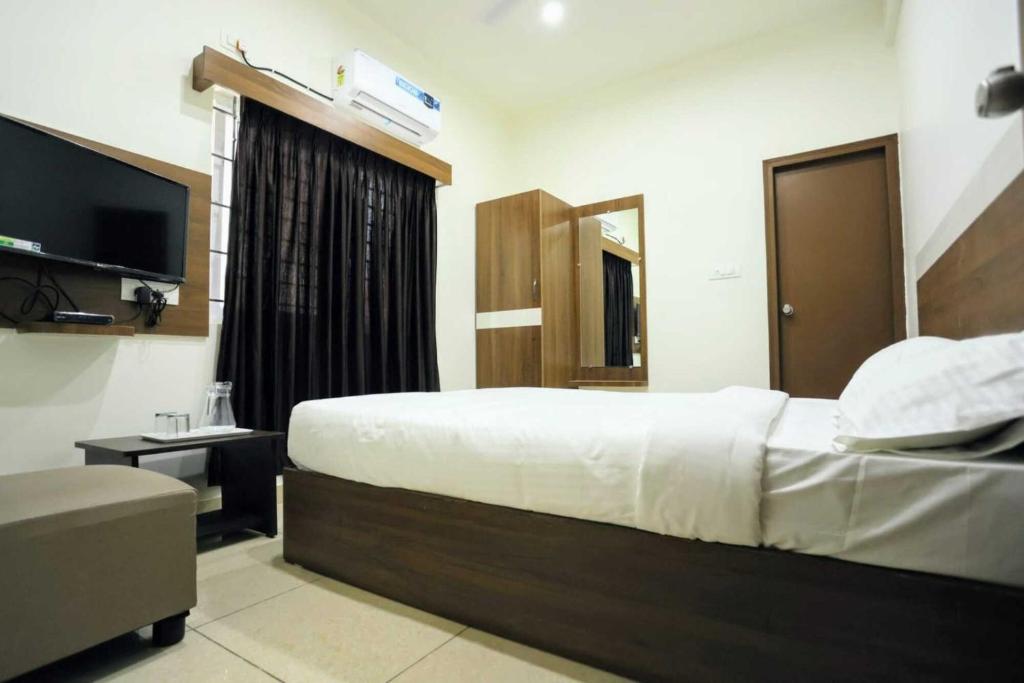 Postel nebo postele na pokoji v ubytování Hotel 'S' IN Ramesh Nagar